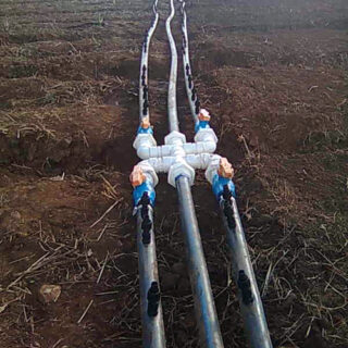 🛡️ O controle total da sua irrigação na palma da mão!
.
Com o gotejamento, você não precisa molhar a área inteira de uma vez. Nossas válvulas de esfera e cavaletes de distribuição profissionais garantem a setorização exata que sua lavoura precisa. Abra ou feche setores específicos com facilidade, otimizando o uso de água e energia. É eficiência para cada planta. 💦🌾
.
Acesse o link na bio e faça um orçamento 🚜💧 
Quem irriga, cresce 🌱 
.
#CavaleteDeIrrigação #ControleDeFluxo #VálvulaDeEsfera #Gotejamento #IrrigaçãoProfissional #Agronegócio #TecnologiaNoCampo #AraguaiaIrriga