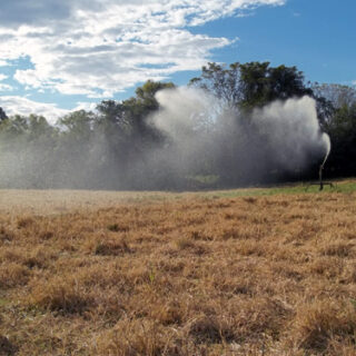 Manejo de Inverno. 

O inverno exige cuidados contra geadas. 
Sistemas de irrigação bem manejados podem ser aliados na proteção de algumas culturas. 

Converse com nossos técnicos! 
Para saber mais, acesse o link na bio 🚜💧

Quem irriga, cresce 🌱

 #ManejoDeInverno #ProteçãoDeCulturas #AgroRS #ConhecimentoTécnico #AraguaiaIrriga