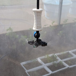 💧 Irrigação x Nebulização: qual a diferença?
🌱 Irrigação: leva água direto ao solo ou às raízes, ideal para nutrir e hidratar a planta.
💨 Nebulização: espalha microgotas no ar, controlando temperatura e umidade, essencial para estufas e mudas delicadas.

💡 Na prática: a nebulização reduz o estresse térmico e favorece o crescimento saudável, além de ajudar no manejo de ervas daninhas e pragas em ambientes controlados.
.
Produto em estoque 🛒
.
Faça um orçamento 🚜💧🌱
.
#Nebulização #Irrigação #Agronegócio #EstufasAgrícolas #Microaspersores #TecnologiaNoCampo #DicaDoCampo #ProduçãoRural #SustentabilidadeNoCampo #IrrigacaoAraguaia #SistemadeIrrigacao #Agricultura #Cultivo #Plantio #Lavoura #RioGrandedoSul